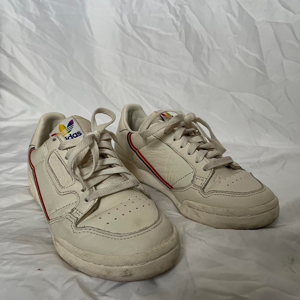 Adidas Continetial 80s Pr
Love United Edition